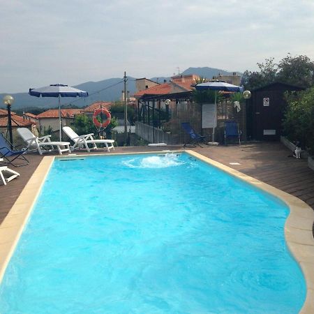 Gli Angeli Agriturismo Villa Cisano sul Neva Ngoại thất bức ảnh
