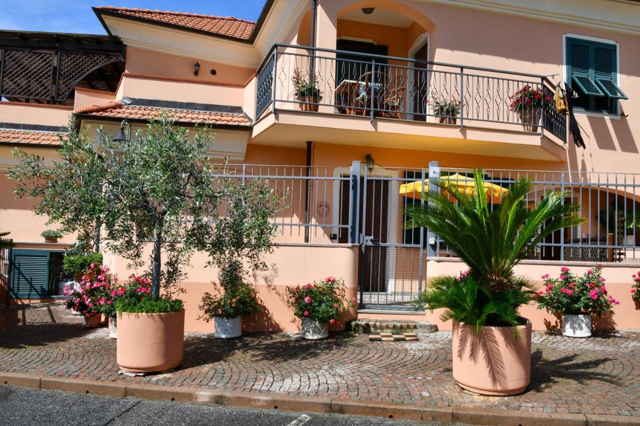 Gli Angeli Agriturismo Villa Cisano sul Neva Ngoại thất bức ảnh