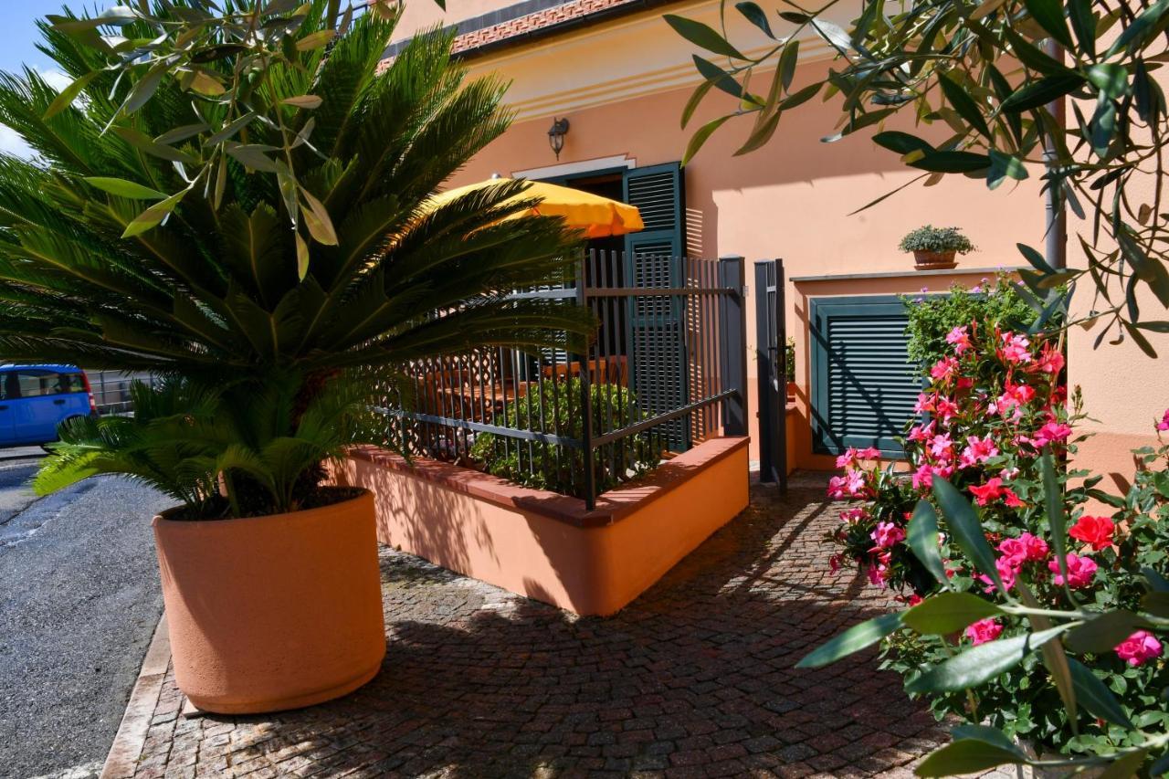 Gli Angeli Agriturismo Villa Cisano sul Neva Ngoại thất bức ảnh